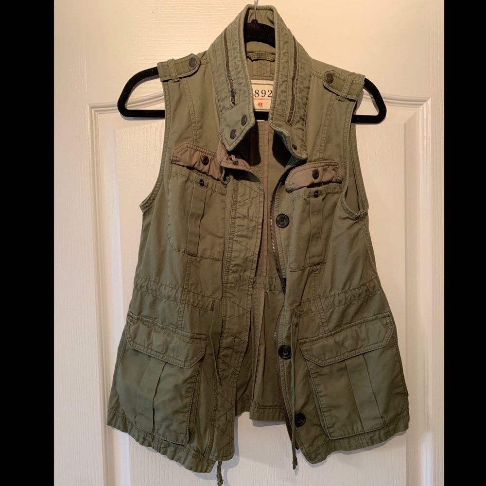 Abercrombie & Fitch cargo vest